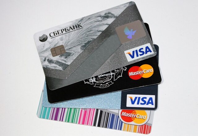 credit-card-2439141_640